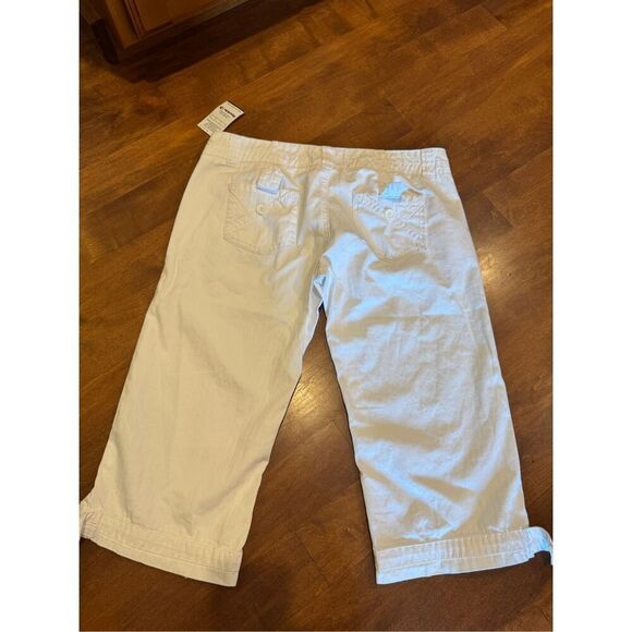 Woman’s new w tags BKE Capri pants size 29 waist white - Picture 5 of 6
